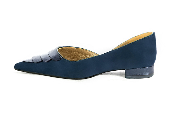 Women's navy blue and denim blue elegant open arch pumps. Pointed toe. Flat flare heels - Profile view